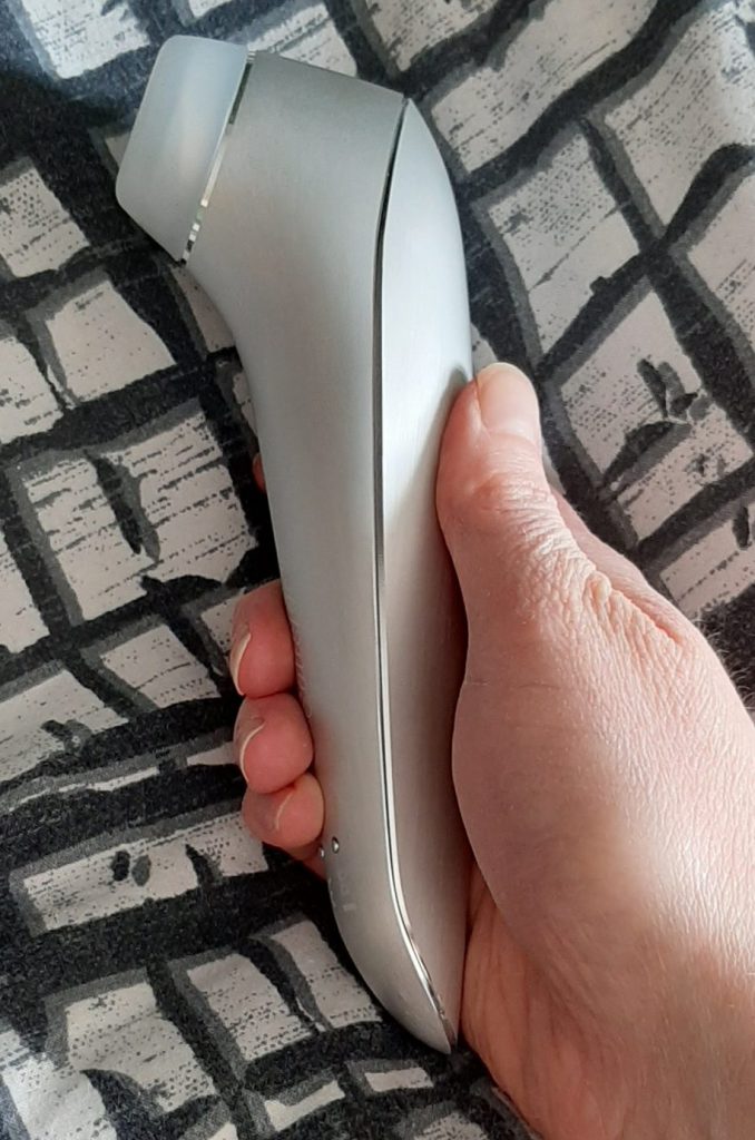 The Satisfyer High Fashion in my hand