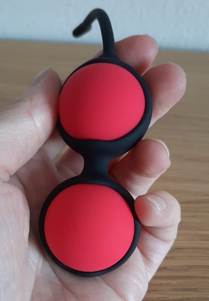 Silicone kegel balls black and red from Lovehoney