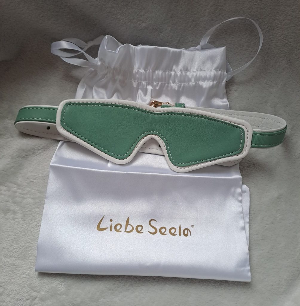 Liebe Seele green leather blindfold for BDSM
