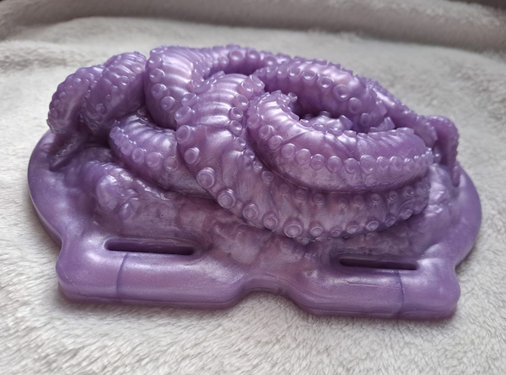 Tentacle grinder from Uncover Creations in purple