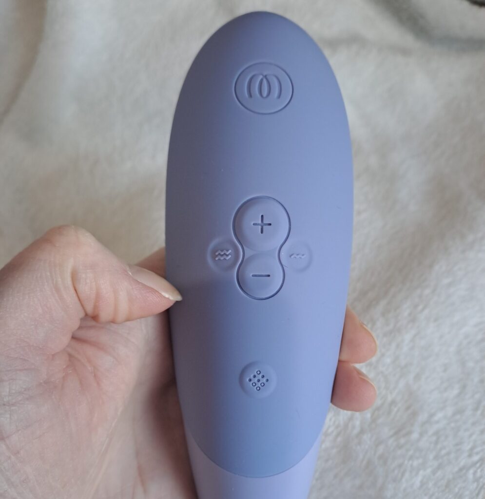 Back review of Womanizer Enhance with buttons