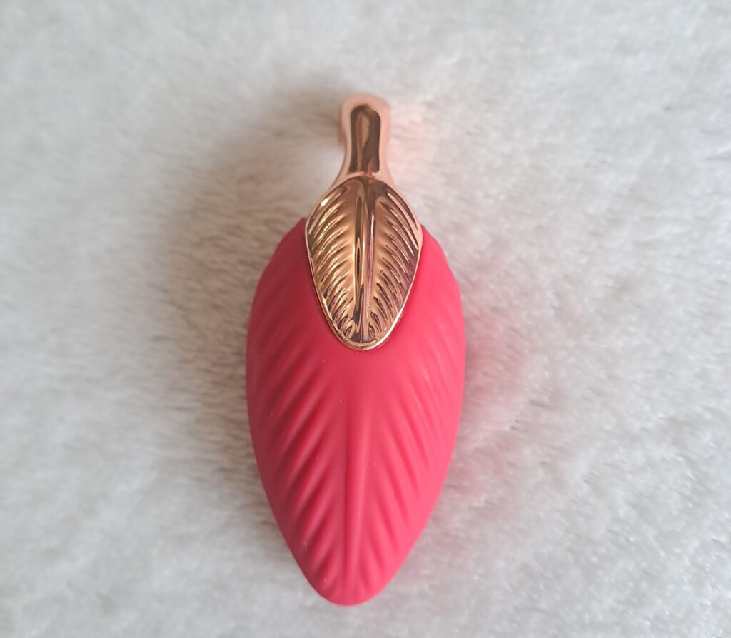 Tu Mando Leaf necklace vibrator