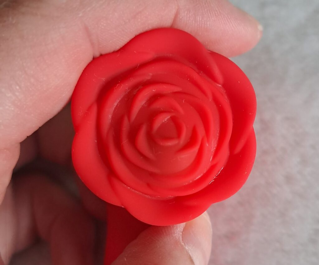 Close up of Tu Mando rose vibrator head