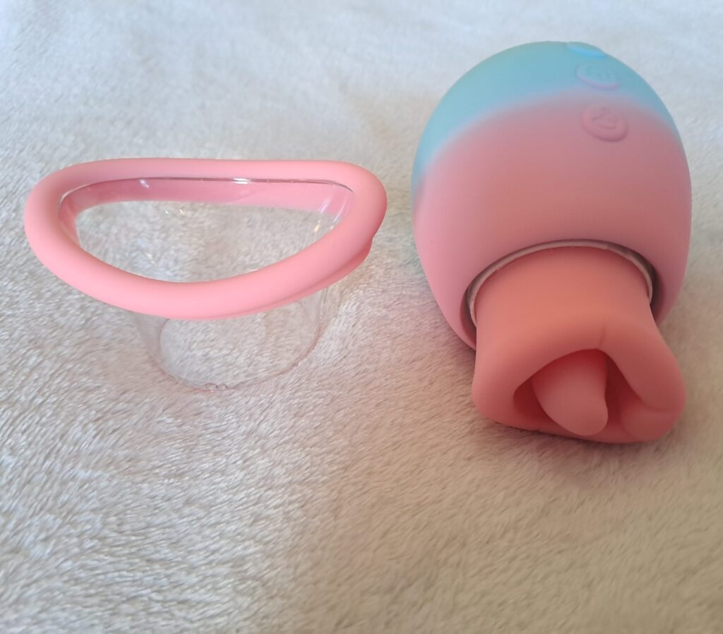 Funzze Suck & Kiss Vibrating Pussy Pump with the plastic suction cup detached 